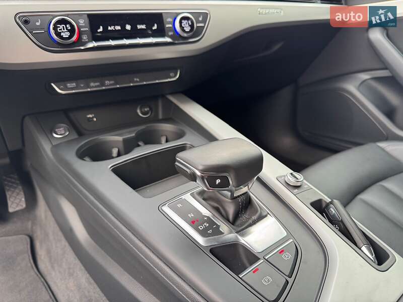 Седан Audi A4 2022 в Киеве