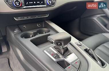 Седан Audi A4 2022 в 
