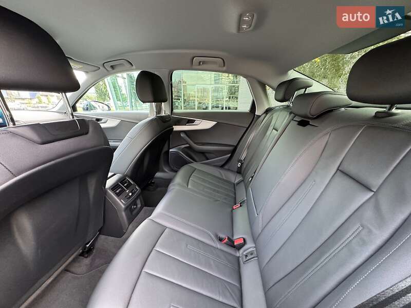 Седан Audi A4 2022 в Киеве