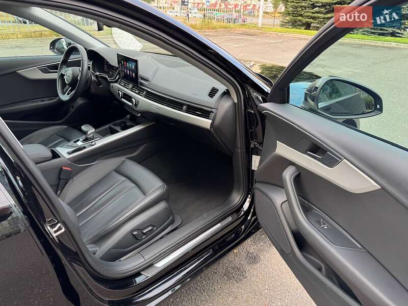 Седан Audi A4 2022 в Киеве