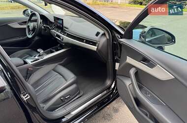 Седан Audi A4 2022 в 