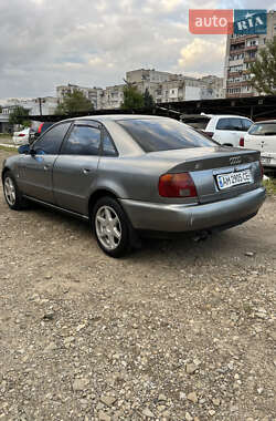 Седан Audi A4 1995 в 