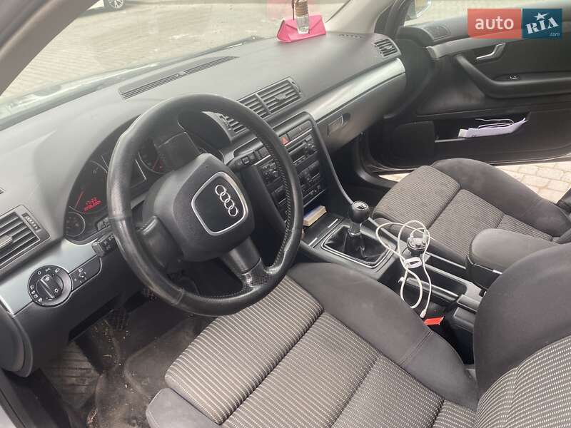 Седан Audi A4 2004 в Коростене