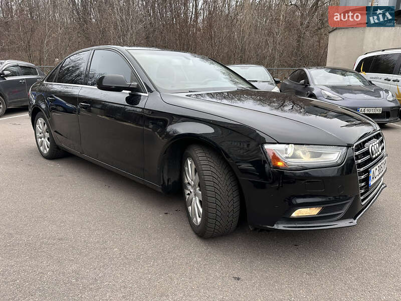 Седан Audi A4 2013 в Шацке
