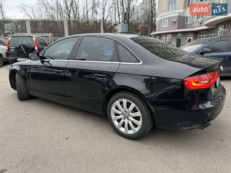 Седан Audi A4 2013 в Шацке