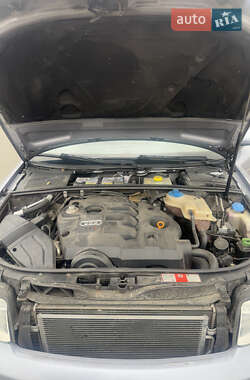 Седан Audi A4 2004 в 