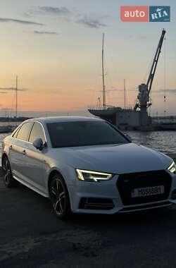 Седан Audi A4 2017 в 