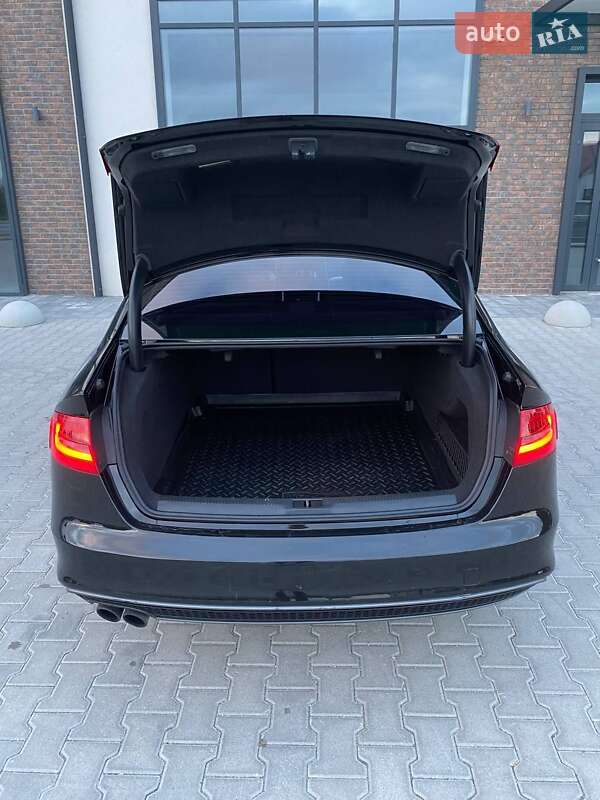 Седан Audi A4 2014 в Тернополе