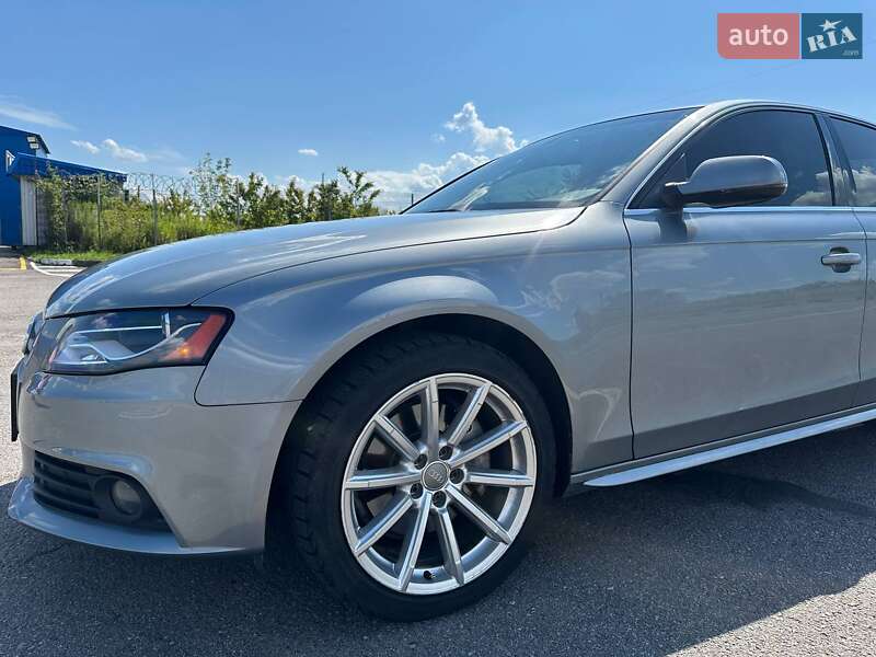 Седан Audi A4 2010 в Ровно