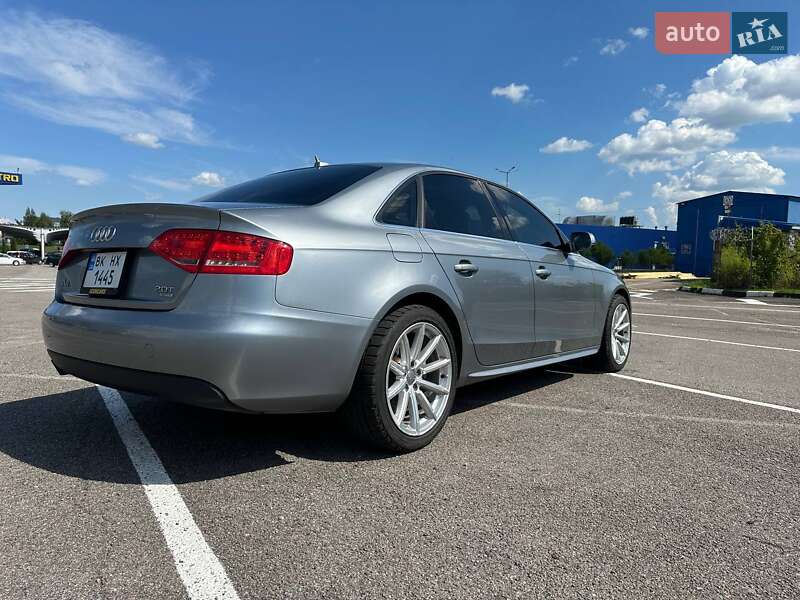 Седан Audi A4 2010 в Ровно