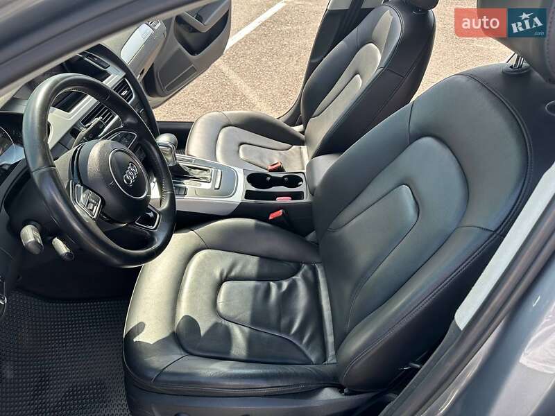 Седан Audi A4 2010 в Ровно