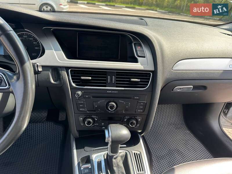 Седан Audi A4 2010 в Ровно
