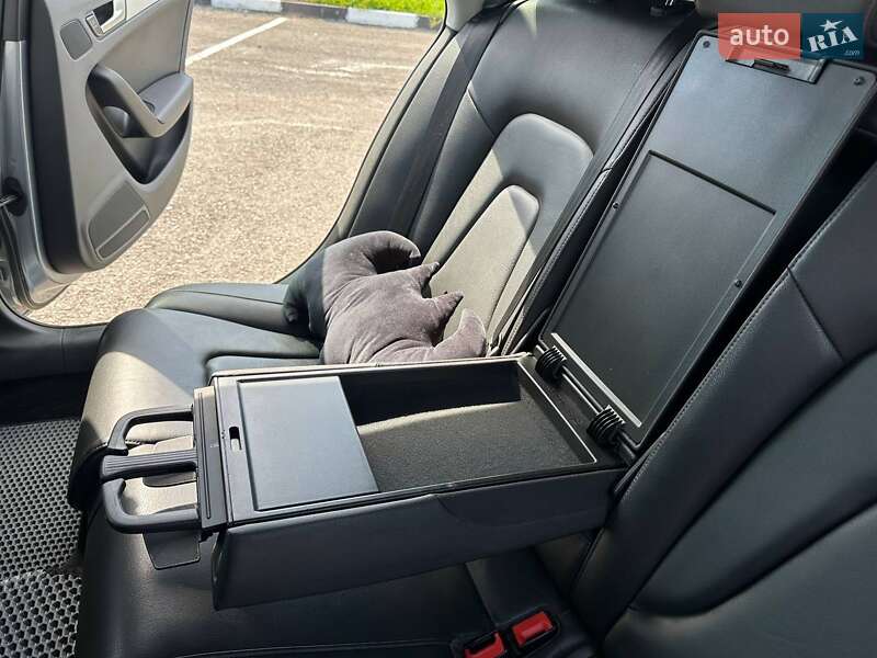 Седан Audi A4 2010 в Ровно