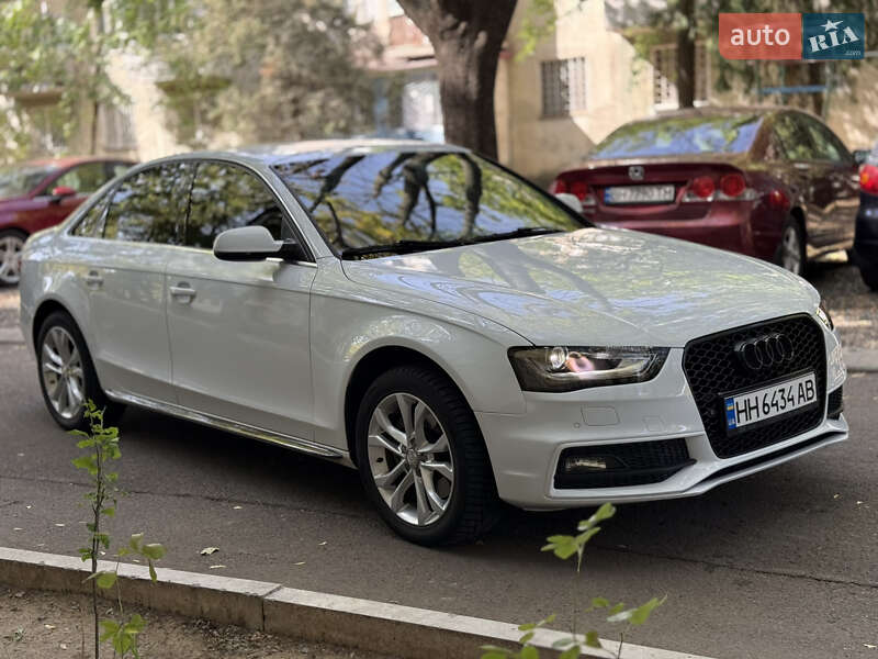 Седан Audi A4 2012 в Измаиле