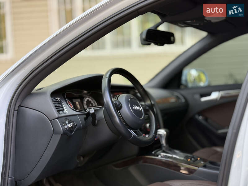 Седан Audi A4 2012 в Измаиле