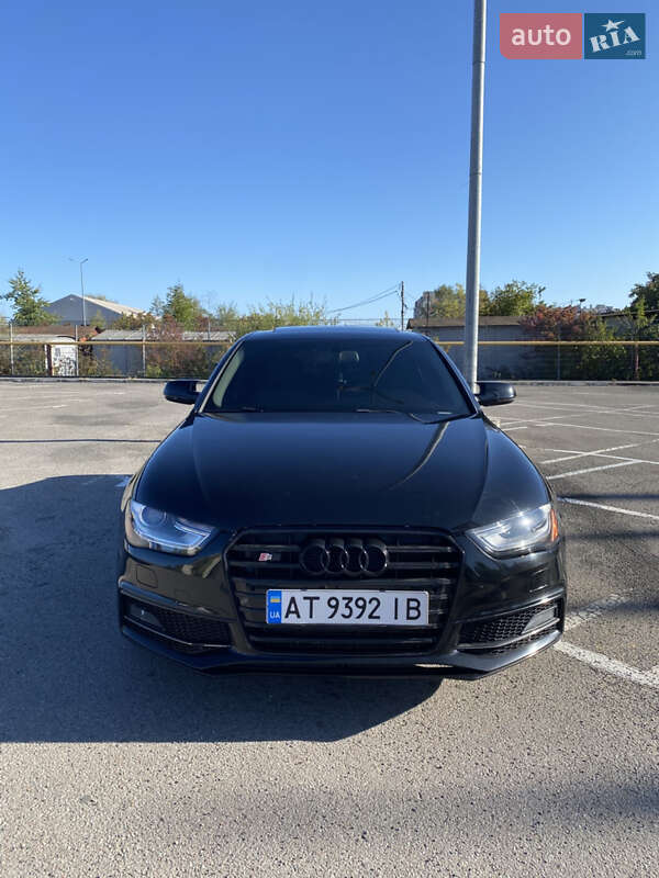 Седан Audi A4 2015 в Івано-Франківську