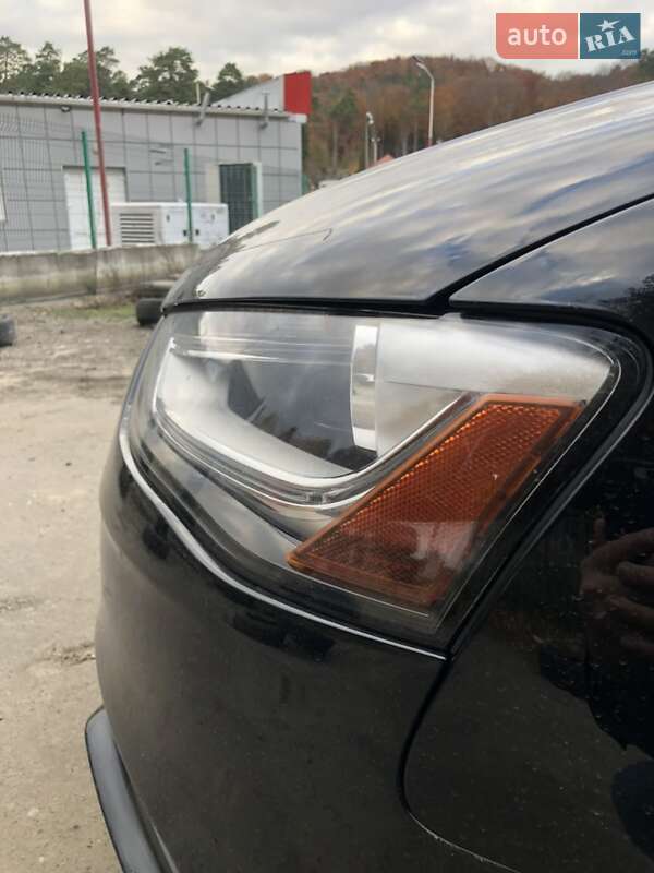 Седан Audi A4 2013 в Львові