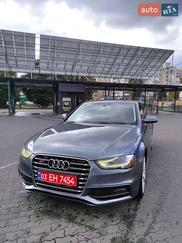 Седан Audi A4 2014 в Луцке