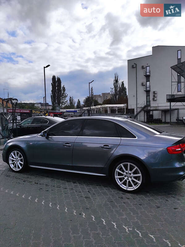 Седан Audi A4 2014 в Луцке