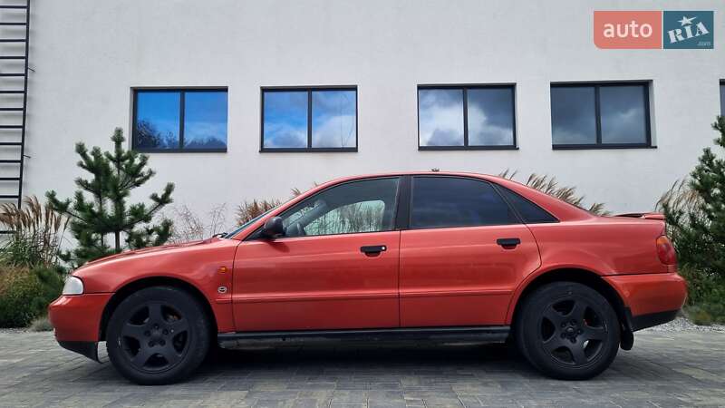 Седан Audi A4 1996 в Луцке