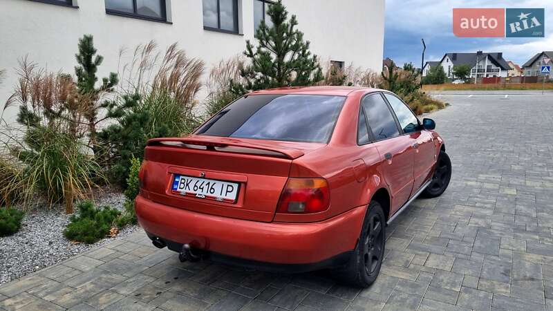 Седан Audi A4 1996 в Луцке
