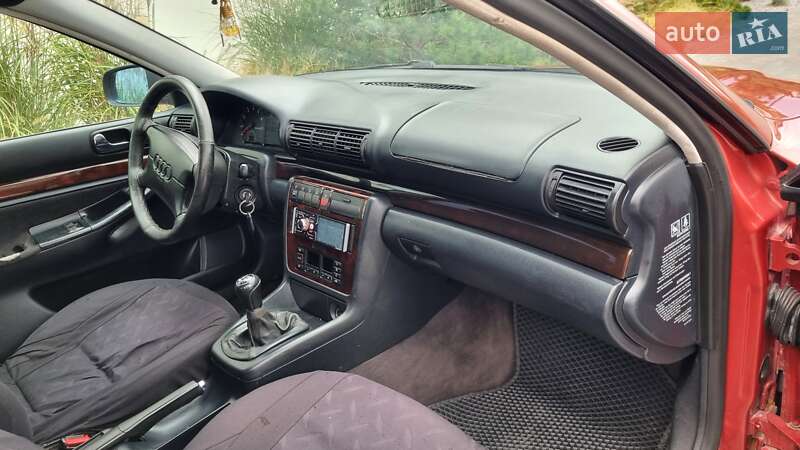 Седан Audi A4 1996 в Луцке