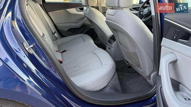 Седан Audi A4 2017 в Киеве
