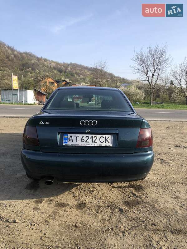 Седан Audi A4 1995 в Косові