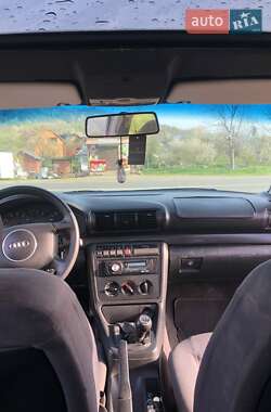 Седан Audi A4 1995 в Косові