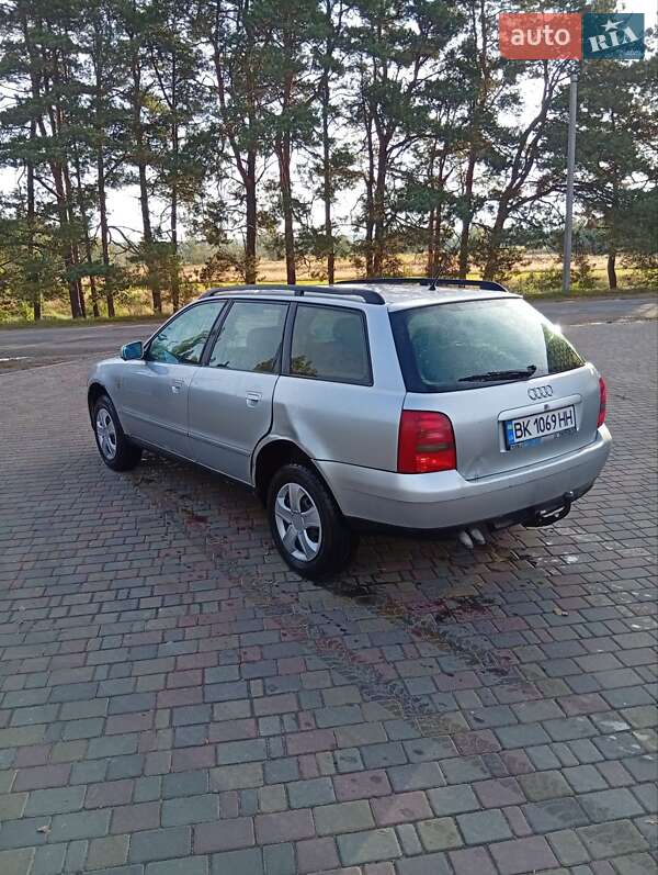 Універсал Audi A4 1997 в Володимирці