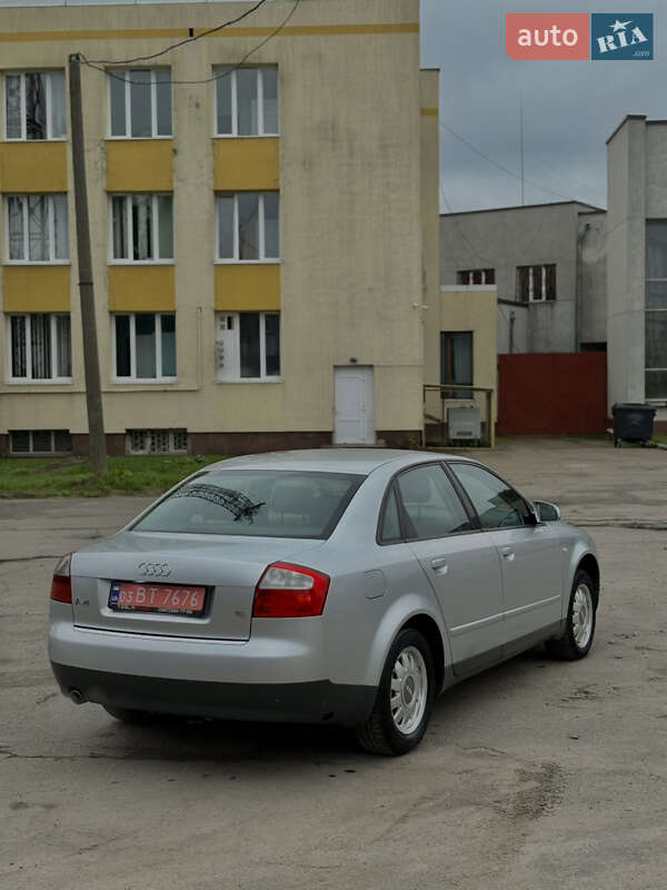 Седан Audi A4 2003 в Заре