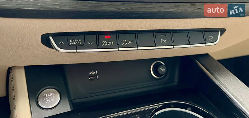 Седан Audi A4 2022 в Киеве