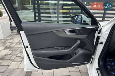 Седан Audi A4 2018 в 