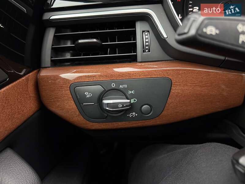 Седан Audi A4 2021 в Львові