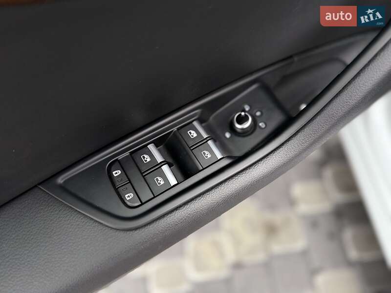 Седан Audi A4 2021 в Львові