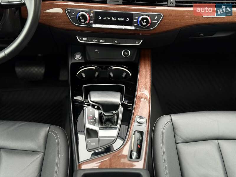 Седан Audi A4 2021 в Львові