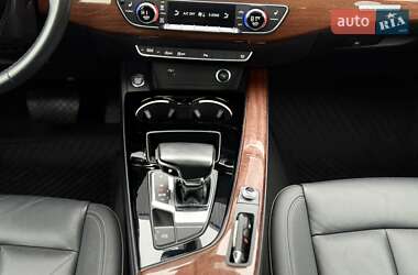 Седан Audi A4 2021 в 