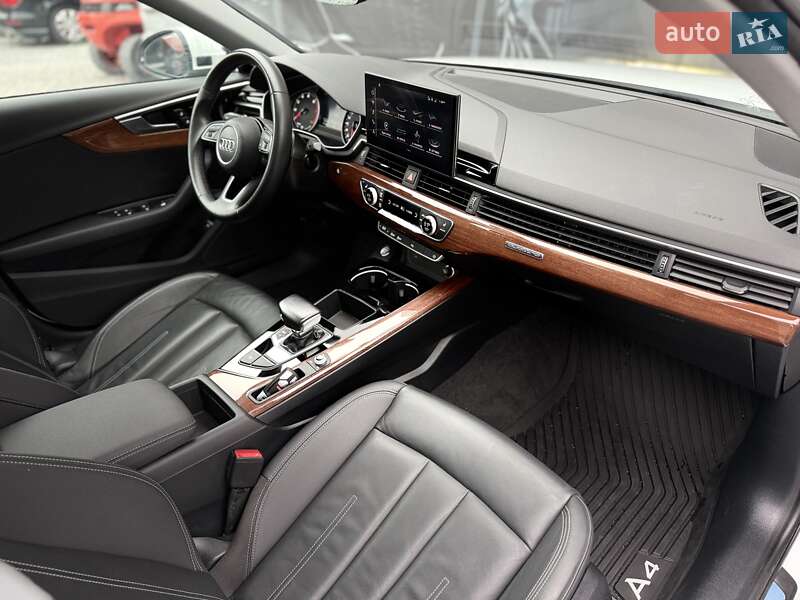 Седан Audi A4 2021 в Львові