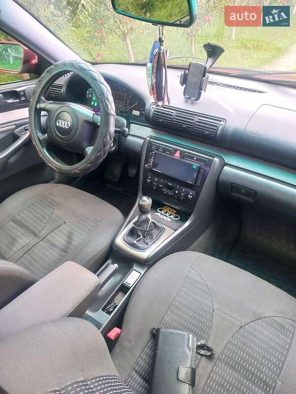 Седан Audi A4 1999 в Кельменцах