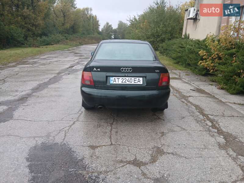 Седан Audi A4 1996 в Хотине
