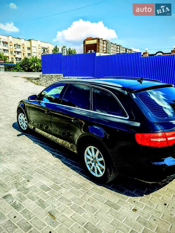 Универсал Audi A4 2013 в 