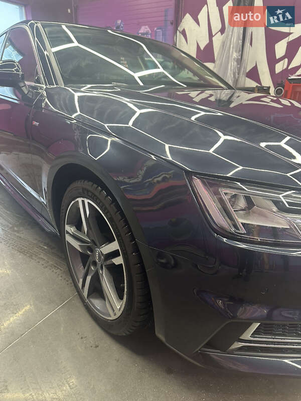Седан Audi A4 2017 в Киеве