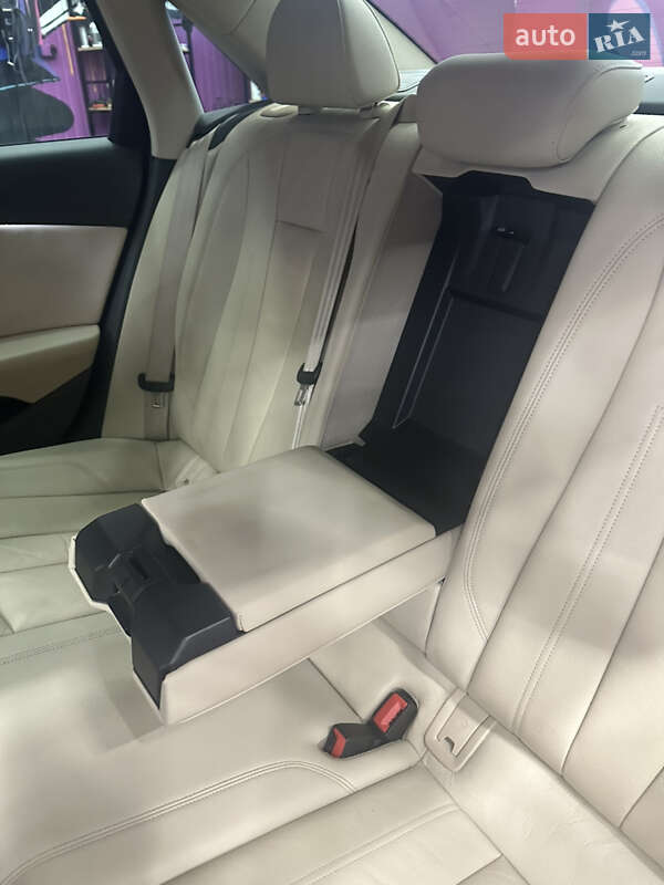 Седан Audi A4 2017 в Киеве