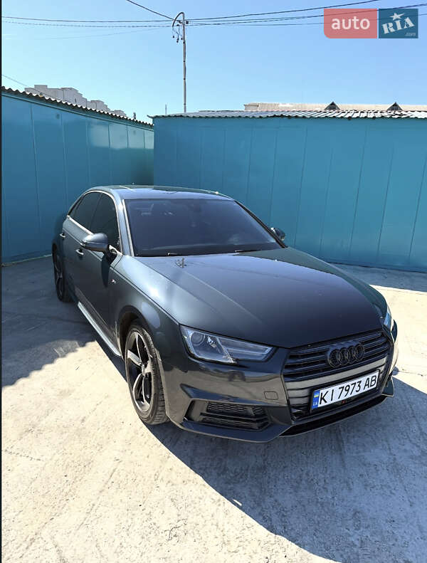Седан Audi A4 2018 в 