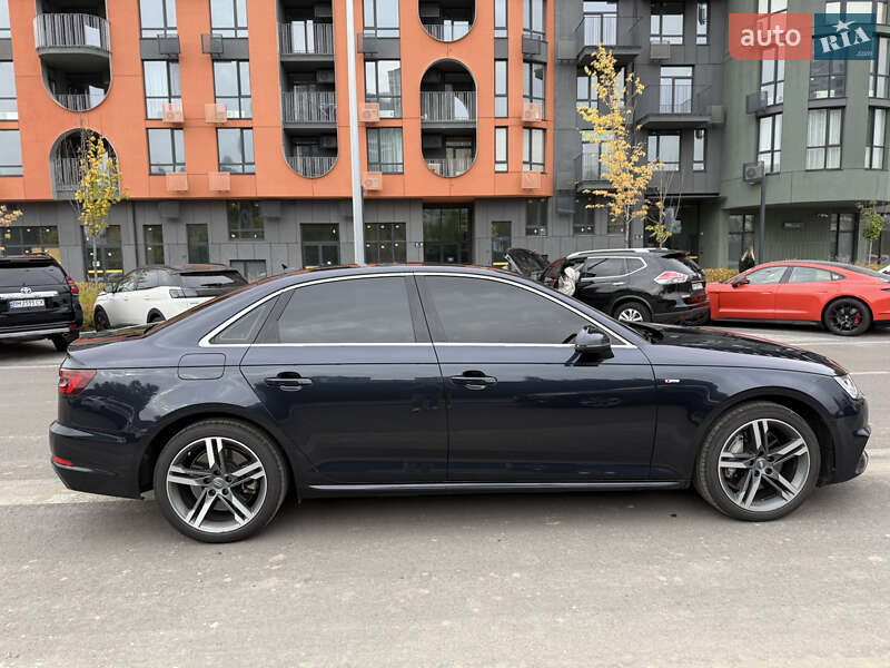 Седан Audi A4 2018 в Киеве