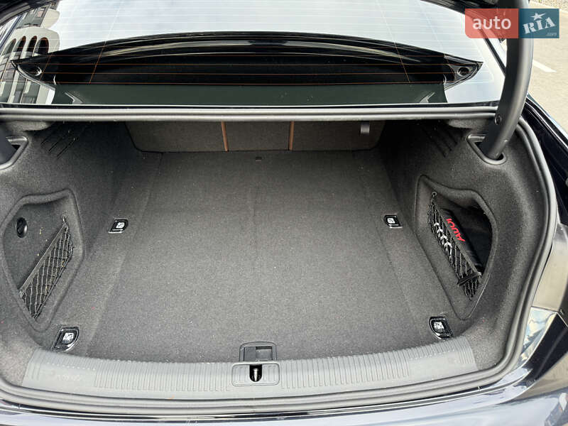 Седан Audi A4 2018 в Киеве