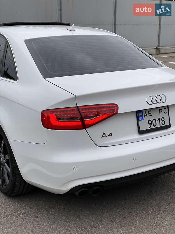 Седан Audi A4 2013 в Києві