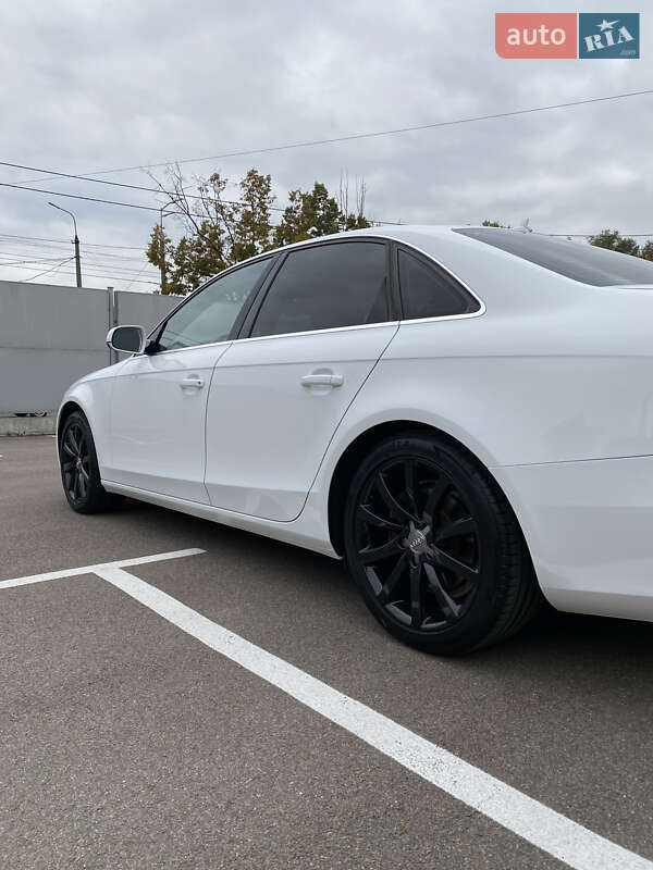 Седан Audi A4 2013 в Києві