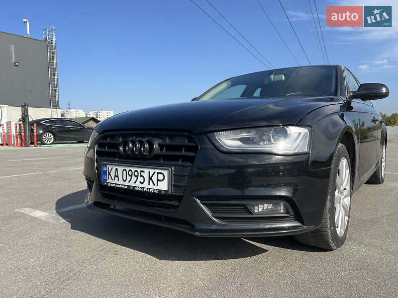 Седан Audi A4 2012 в Ирпене