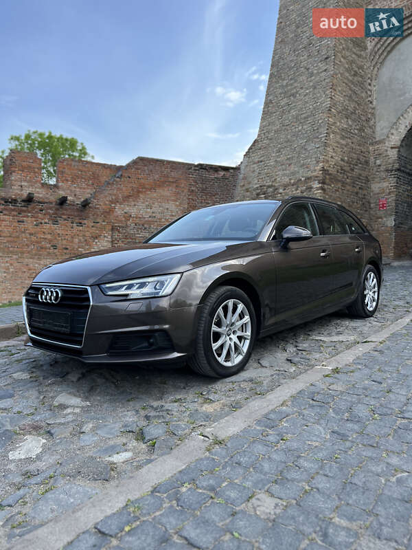 Универсал Audi A4 2018 в Киеве